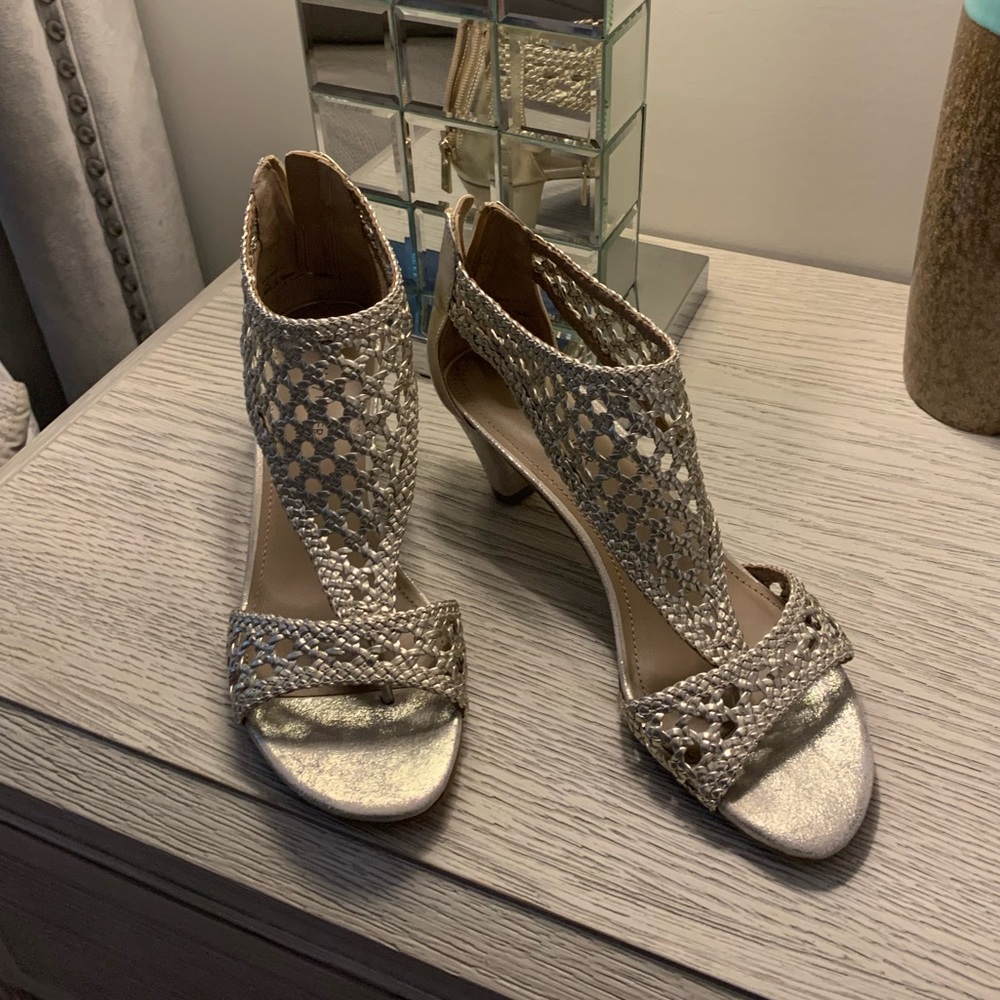 Donald Pliner gold shoes size 9.5
